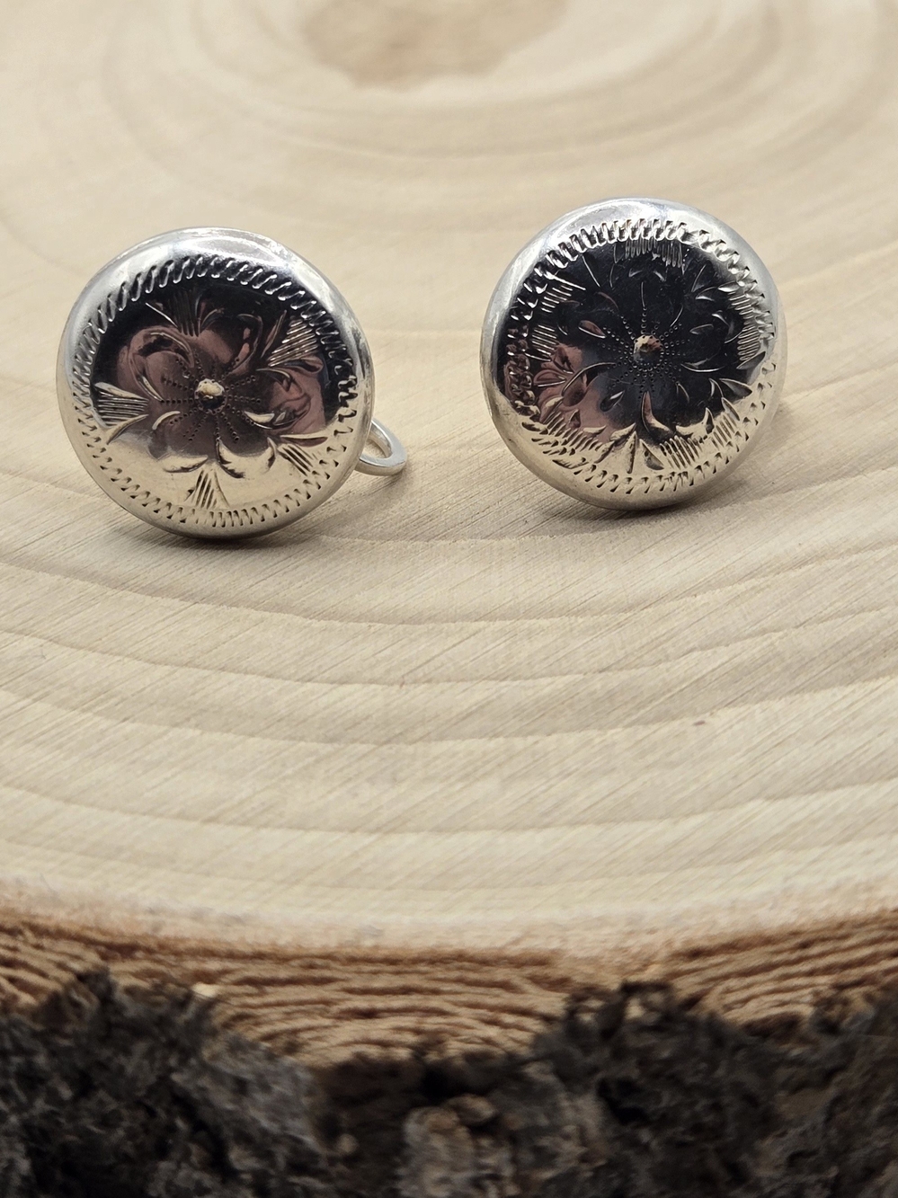 Vintage Sterling Silver Floral Screw Back Earrings 🌸